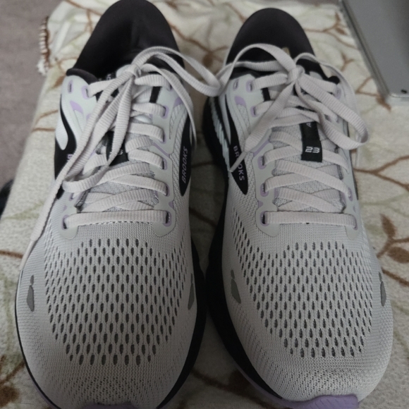 Brooks Women's Adrenaline GTS 23 Shoes Black, Grey, and Purple in Size 10.5 Arch - Picture 12 of 15